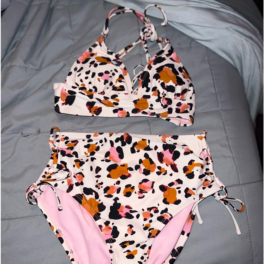 super fun and cute two piece bikini for the summer season coming up!!